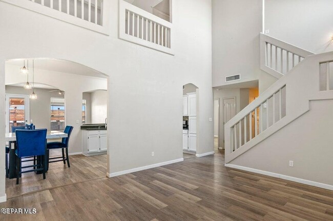 Building Photo - 12391 Paseo Nuevo Dr