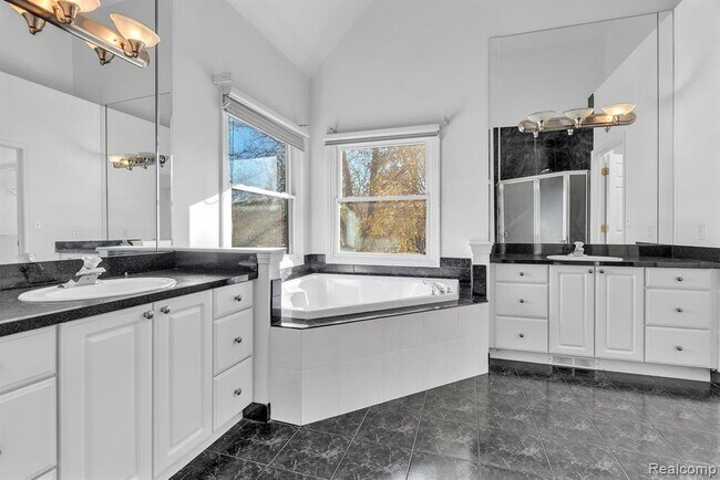 Building Photo - 6573 Poppleton Rd