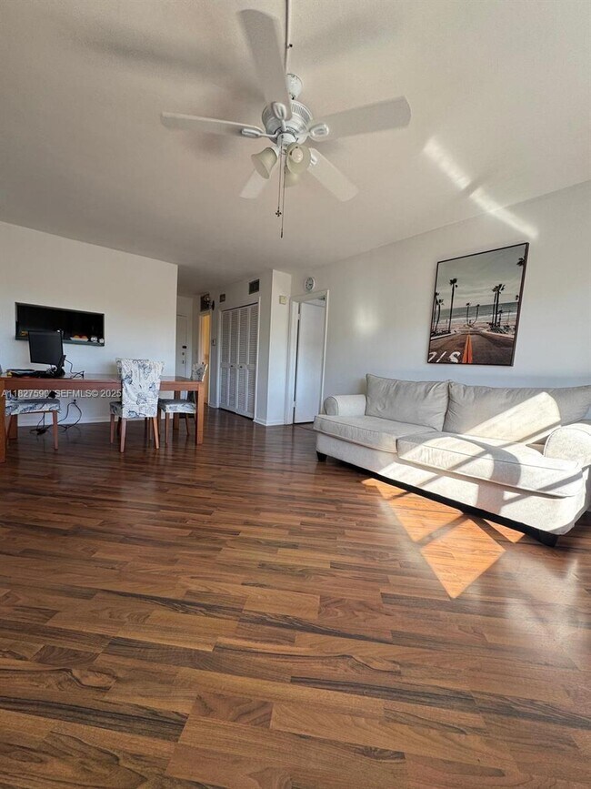 Building Photo - 1881 Middle River Dr