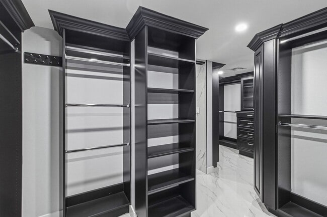 Building Photo - 3111 Bel Air Dr