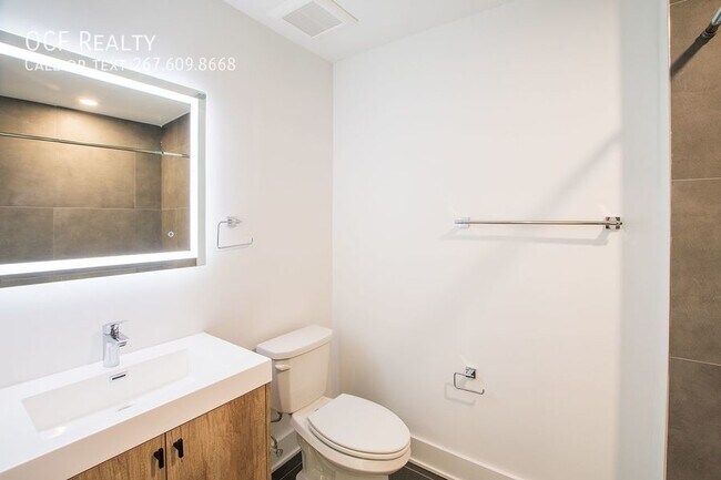 Building Photo - 1324 Frankford Ave