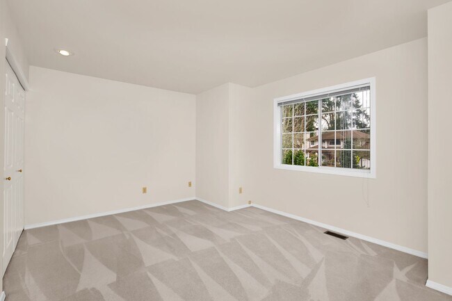 Building Photo - Light Filled 4 Bedroom 2.5 Bath Home in Sammamish