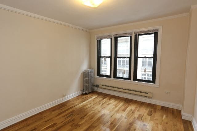 Building Photo - 430 W Roscoe St