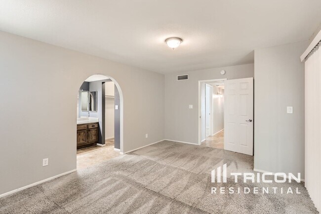 Building Photo - 10022 N 48th Ave
