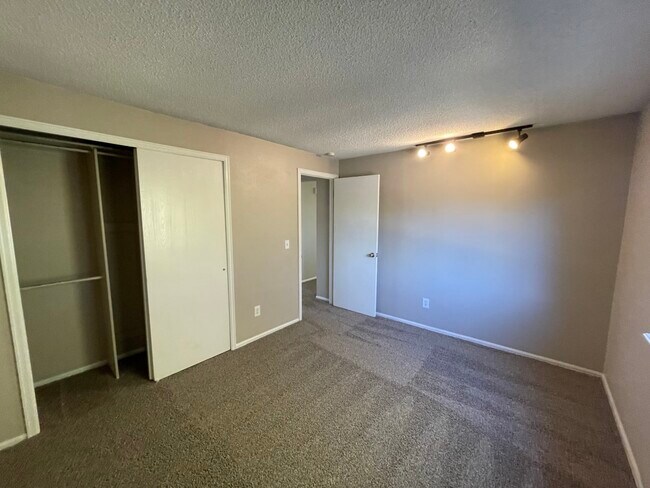 Building Photo - 14794 E Florida Ave