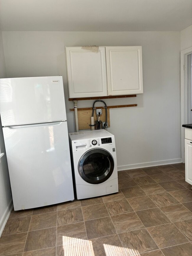 Building Photo - 2 BR / 1 BA  Renovated home near VCU in Byrd Park Area! Pets considered! Available April 15st!