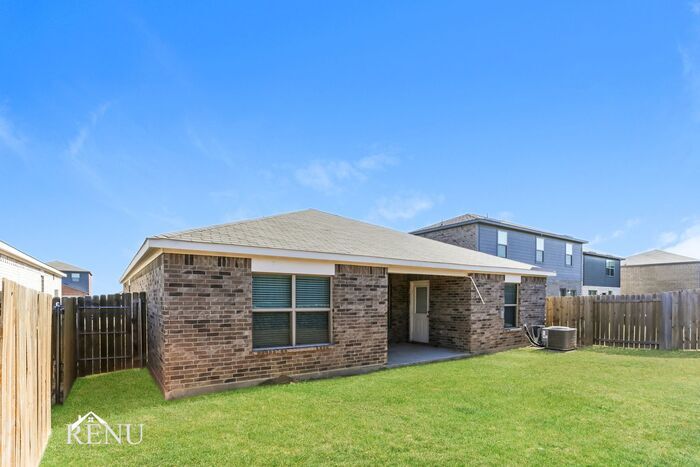 Building Photo - 1919 Hialeah Dr