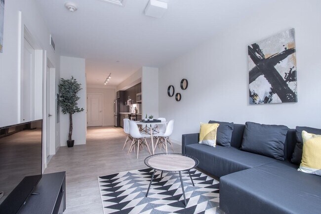 Building Photo - 900 Beacon St