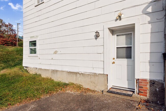 Building Photo - 9608 Frankstown Rd