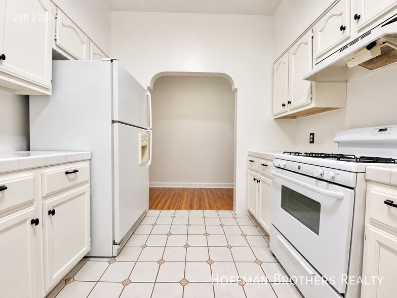 Building Photo - 506 N Genesee Ave