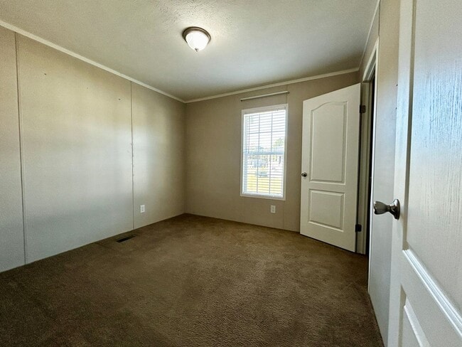 Building Photo - 3 Bedroom/2 bathroom home for rent