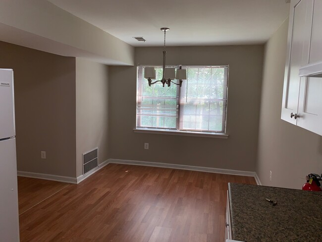 Building Photo - 1403 Green Hollow Dr