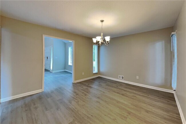 Building Photo - 3013 Alberta Dr