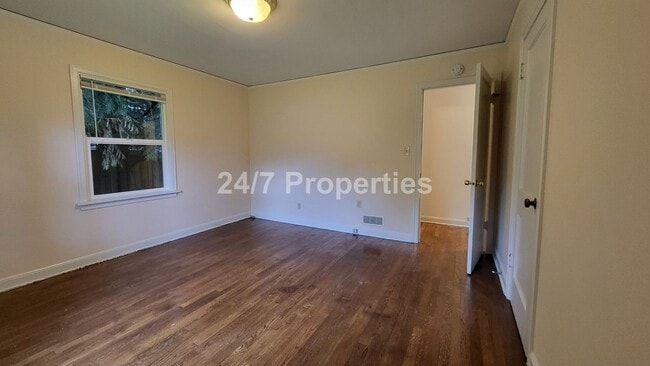Building Photo - Charming 3BD | 2BA Cottage + Bonus Room - ...