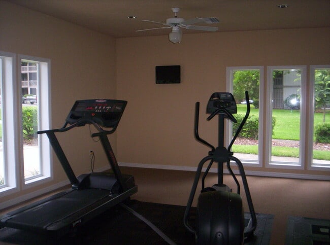 Building Photo - 6519 W Newberry Rd