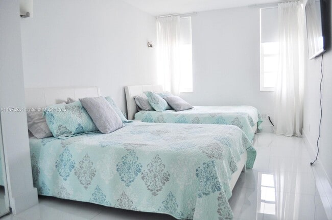 Building Photo - 100 Lincoln Rd