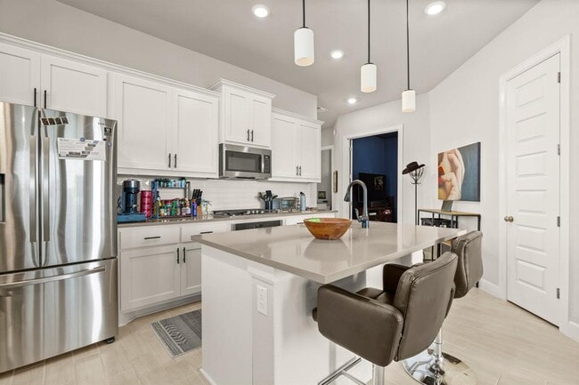 Building Photo - 12810 Stanford Dr