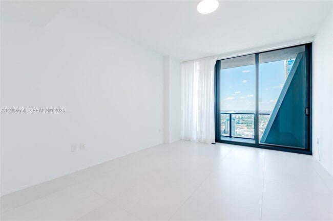 Building Photo - 1000 Biscayne Blvd