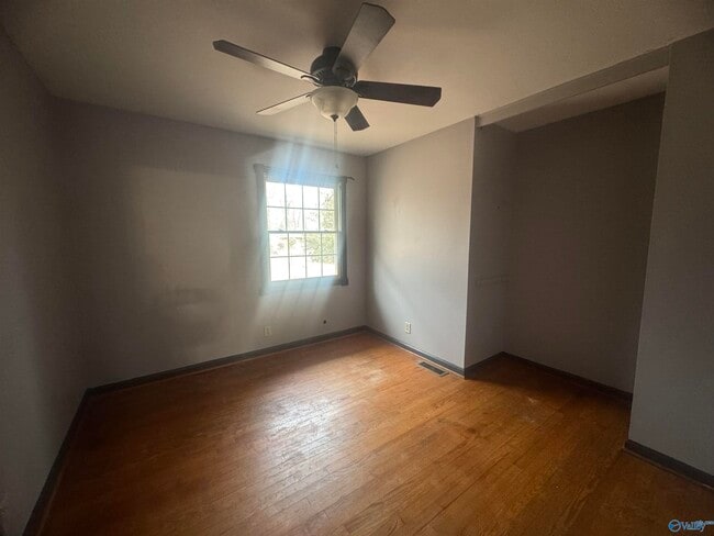 Building Photo - 9527 Hemlock Dr SE