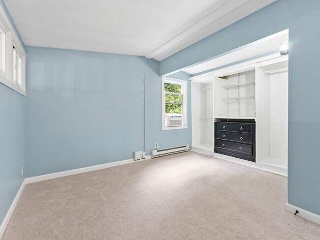 Building Photo - For Rent | Charming 2-Bedroom Home with Bonus Room & Screened-In Porch in Berlin