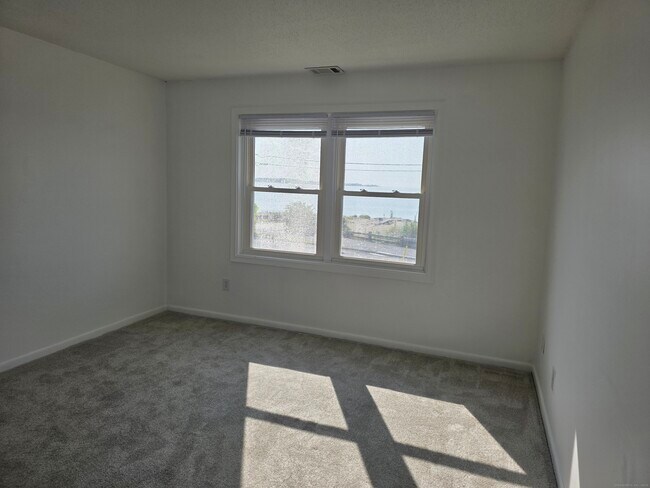 Building Photo - 215 Beach St