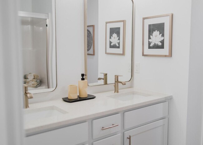 Building Photo - 310 Great Plns St