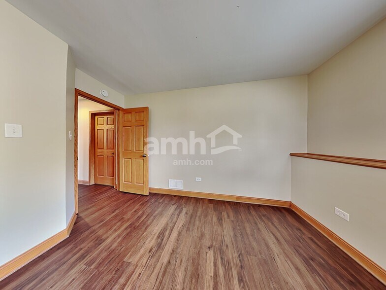 Building Photo - 2113 Cumberland Dr