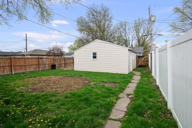 Building Photo - 1815 Cody St