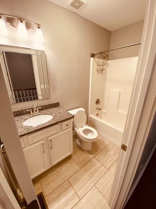 Building Photo - 3 bed 2.5 bath Condo in Germantown