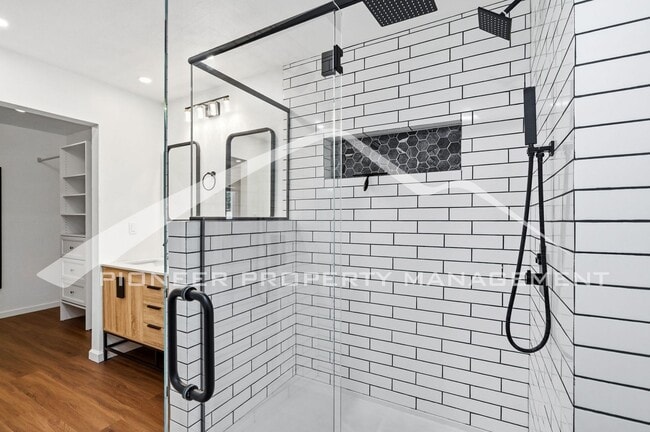 Building Photo - 655 S Xenon Ct