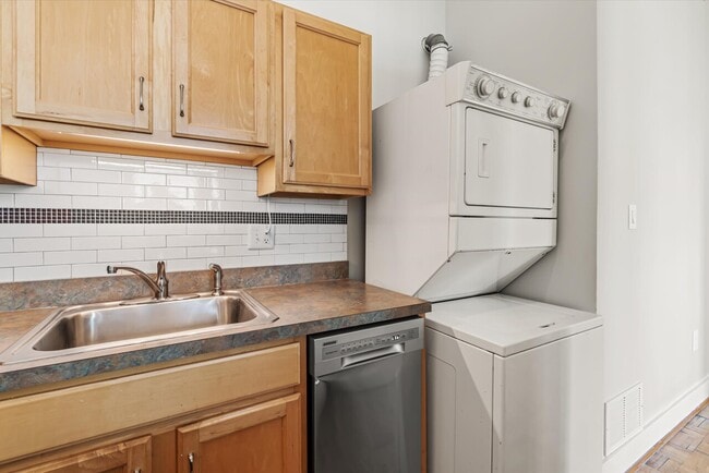 Building Photo - 101 N Chestnut St Apt 3