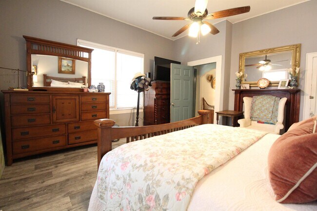 Building Photo - 6171 Collins St NE