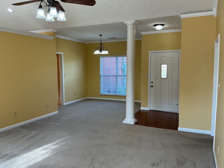 Building Photo - 16 Homeview Cv