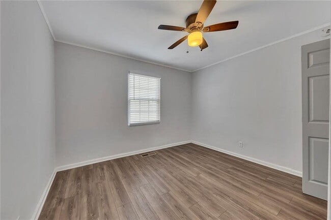 Building Photo - 845 Oak St NW