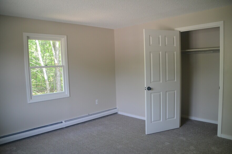Building Photo - 12 Saint James Pl