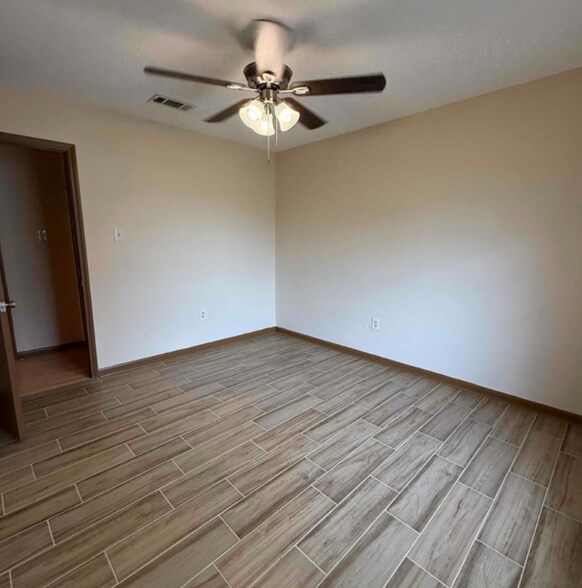Building Photo - 3011 Cavalier Dr