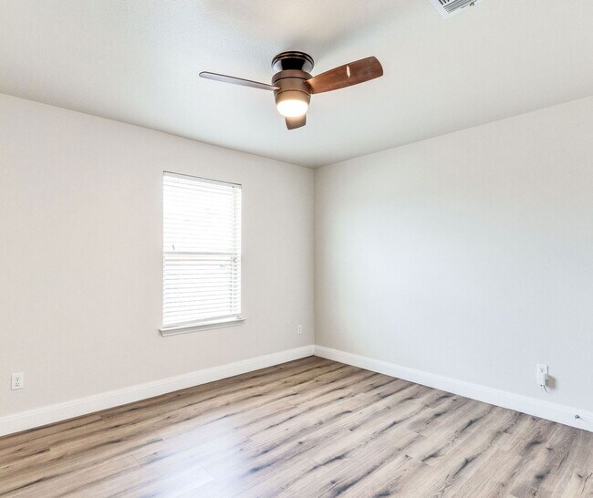 Building Photo - 217 Andele Way