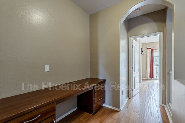 Building Photo - 885 S Osborn Ln