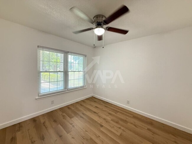 Building Photo - 9840 Logans Ridge Dr