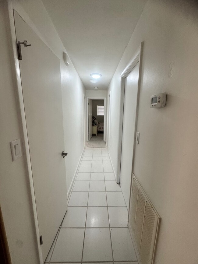 Building Photo - 19 Windy Point Rd