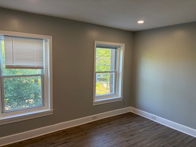 Building Photo - Charming 3 Story Brick Townhome Now Available