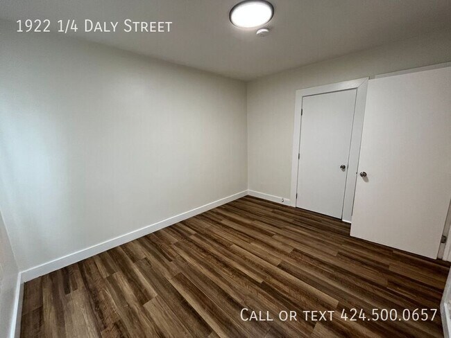 Building Photo - 1922 1/4 Daly Street-