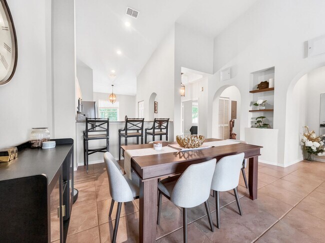 Building Photo - 2 Bed + Flex, 2 Bath Fully Furnished Annual Rental