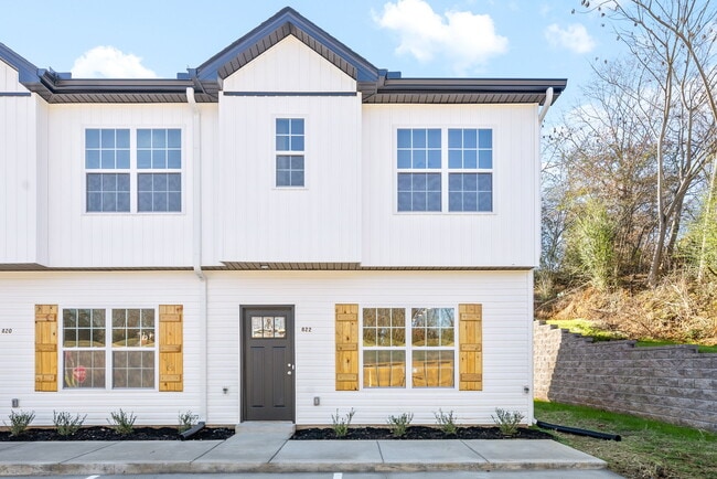 Building Photo - Spring St. Townhomes