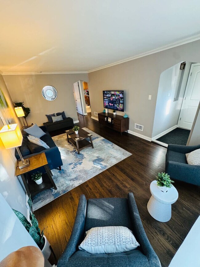 Building Photo - 6431 S Kenneth Ave