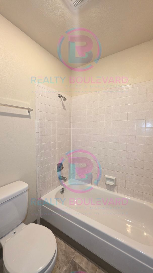 Building Photo - 1/2 Month Free! Ground-Floor Studio with Private Patio & Pool Access Near Virginia Lake