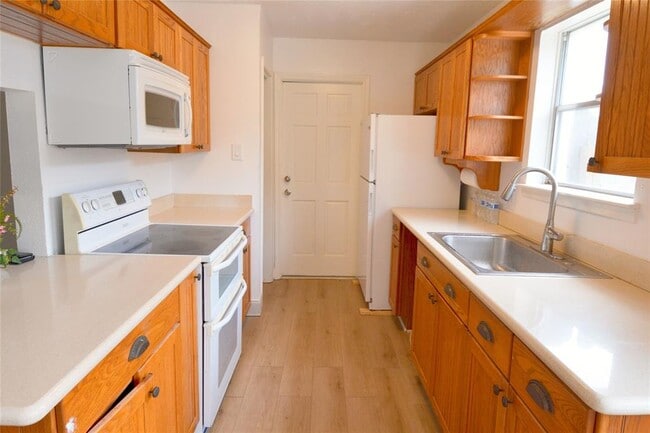 Building Photo - 10321 Long River Dr