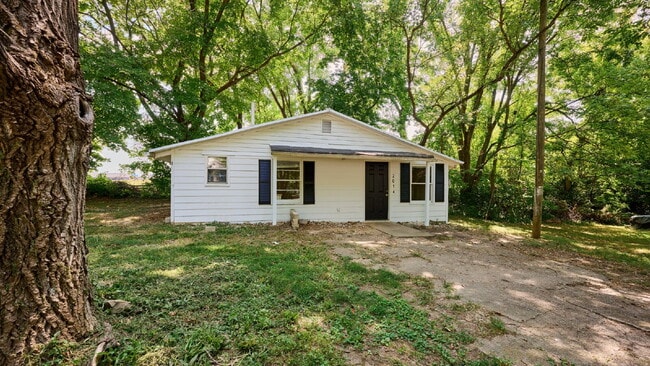 Building Photo - 2014 Woodland St