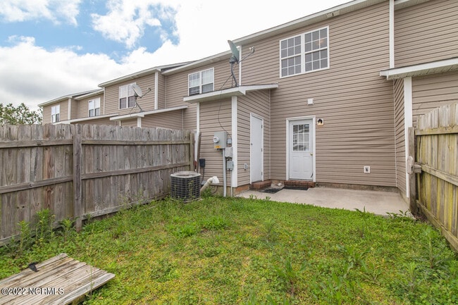 Building Photo - 103 Woodlake Ct