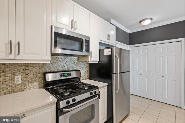 Building Photo - 12945 Centre Park Cir